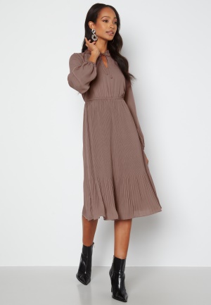Happy Holly Clara Pleated Dress Dusty pink 48/50