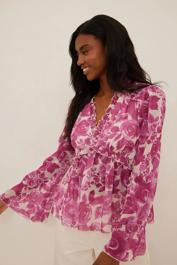 NA-KD Långärmad blus i chiffon med volangdetalj - Pink,Flower