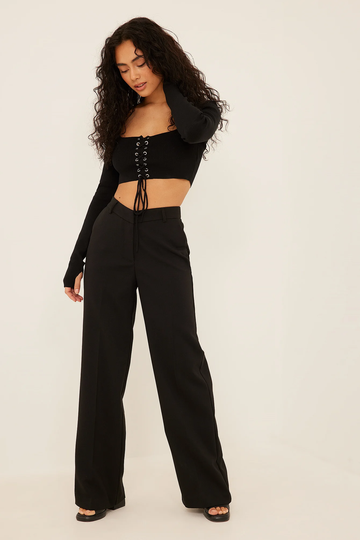 Cleo Kinnaman x NA-KD V-shaped Suit Pants - Black