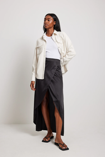 NA-KD Boho Flowy maxikjol i satin - Black