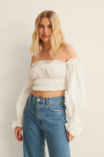 NA-KD Boho Ekologisk satinblus i offshouldermodell med puffärm - White