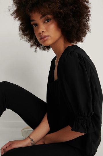NA-KD Boho Topp med puffärm och fyrkantig halsringning - Black