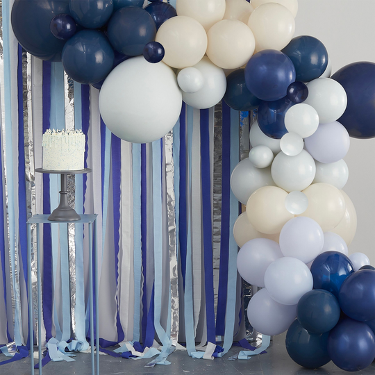 Ballongbåge Backdrop Blå Mix med Streamers