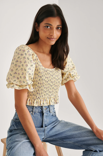 NA-KD Boho Ekologisk, smockad topp med korta puffärmar - Multicolor