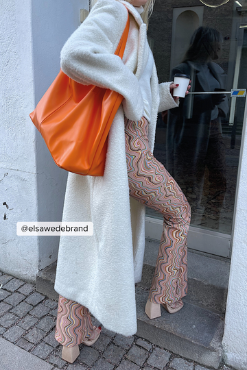 NA-KD Trend Återvunna V-formade kostymbyxor med tryck - Multicolor