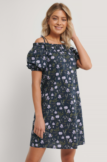 NA-KD Boho Midiklänning I Off Shouldermodell Med Rysch - Flower