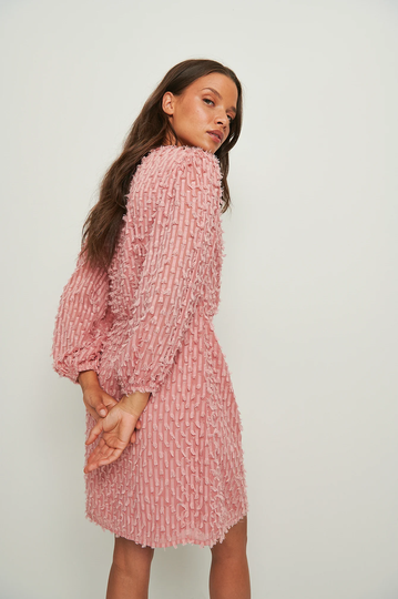 NA-KD Boho Klänning med luddig textur - Pink