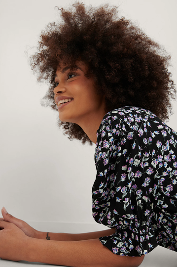 NA-KD Boho Topp med puffärm och fyrkantig halsringning - Flower