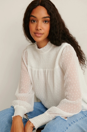 NA-KD Boho Recycled dobbyblus med smock och rysch - White