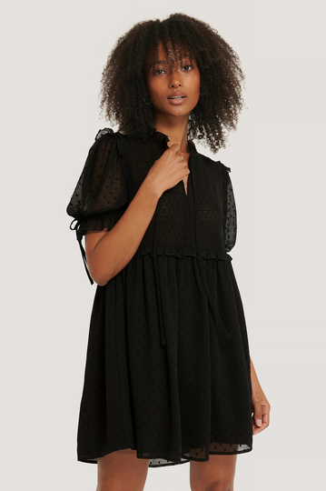NA-KD Boho Dobbyklänning Med Smock - Black