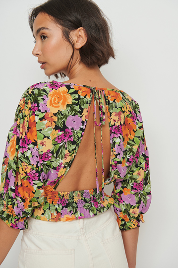 NA-KD Boho V-ringad topp med elastisk midja - Flower