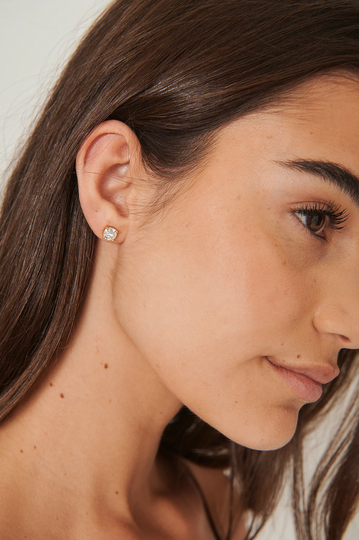 NA-KD Accessories Guldpläterade glittrande örhängen - Gold