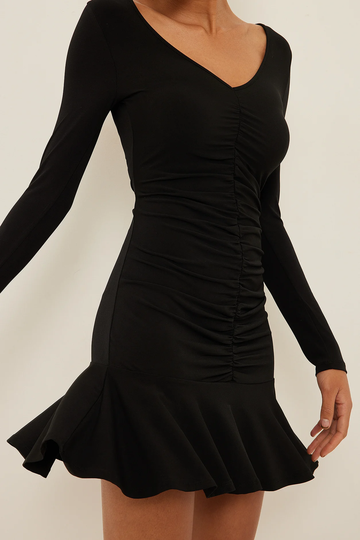 NA-KD V-ringad miniklänning - Black