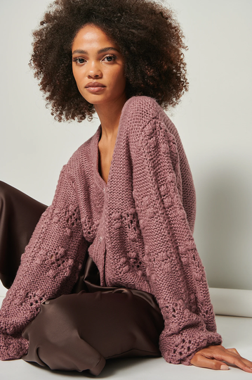 NA-KD V-ringad stickad kofta med pom pom-detalj - Purple