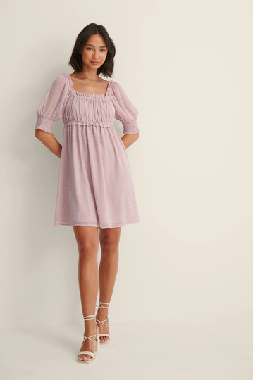 NA-KD Boho Miniklänning Med En Kort Ärm Och Ett Böljande Material - Pink
