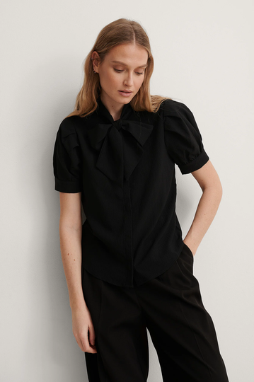 NA-KD Boho Blus Med Kort Ärm - Black