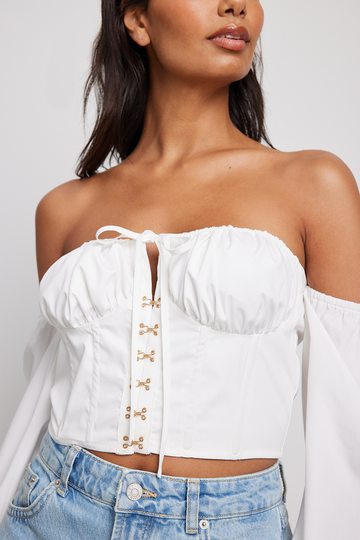 NA-KD Boho Blus med rynkning framtill och fyrkantig hals - White