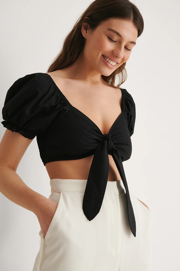 NA-KD Boho Ekologisk croppad topp med knytning fram - Black