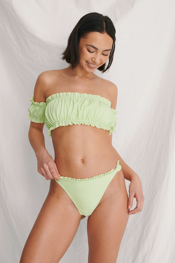 Handpicked x NA-KD Återvunnen bikinitopp med fransdetalj - Green