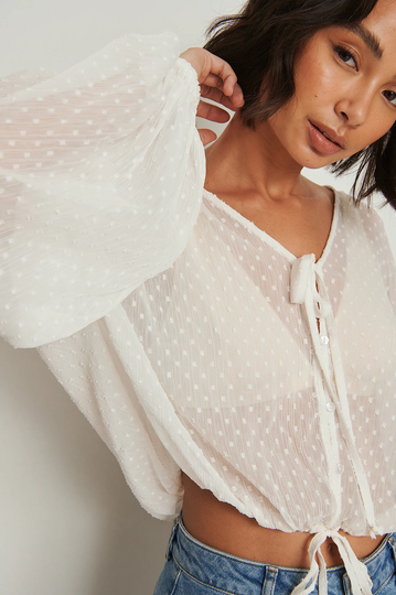NA-KD Boho Dobbyblus med knäppning - Offwhite